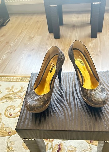 Klasik Yılan Desenli Topuklu Kadın Ayakkabı - Görsel 6