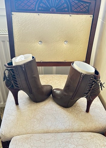 Kahverengi Deri Tokalı Stiletto Kadın Bot - Görsel 5