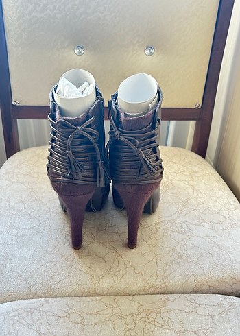 Kahverengi Deri Tokalı Stiletto Kadın Bot - Görsel 4