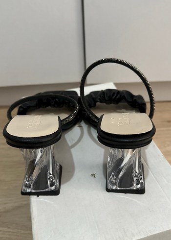 Siyah Rugan Topuklu Kadın Abiye Ayakkabı - Görsel 4