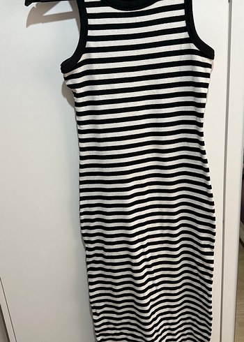 Siyah Beyaz Çizgili Uzun Kolsuz Elbise - Görsel 4