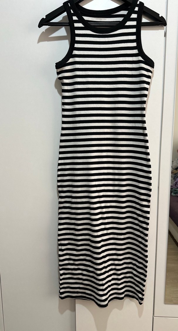 Siyah Beyaz Çizgili Uzun Kolsuz Elbise - Görsel 2