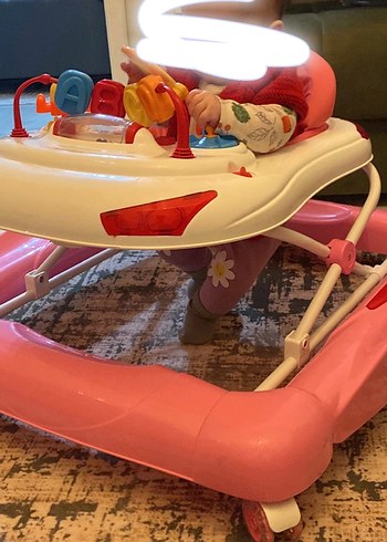 Pembe Bebek Yürüteci, Oyuncaklı