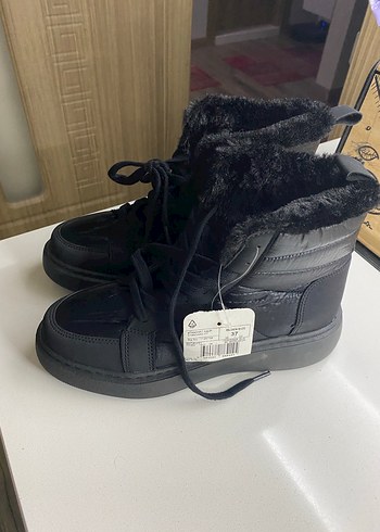 Siyah Kürklü Kadın Dolgu Topuklu Bot - Görsel 4