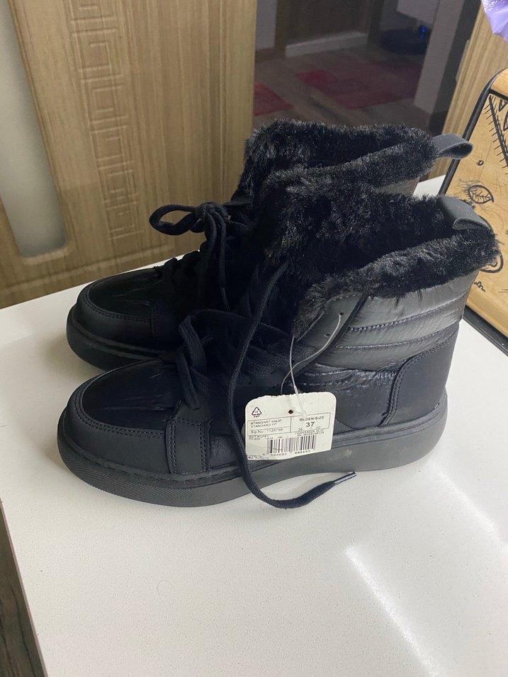 Siyah Kürklü Kadın Dolgu Topuklu Bot - Görsel 4