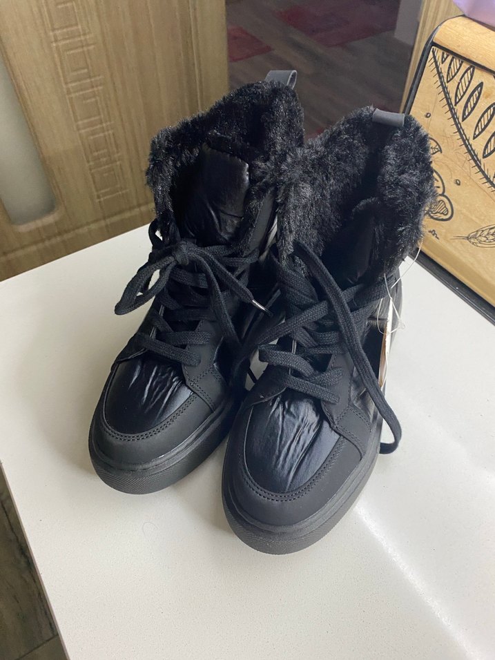 Siyah Kürklü Kadın Dolgu Topuklu Bot - Görsel 2