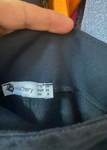 Kadın Siyah Düğmeli Askılı Tulum - Görsel 4