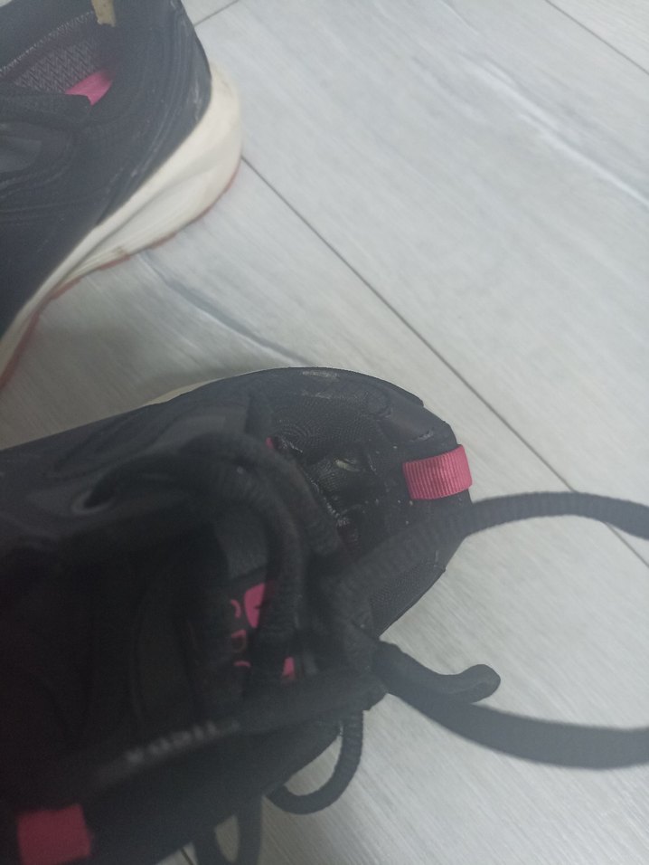 Pembe Detaylı Siyah Kadın Spor Ayakkabı - Görsel 5