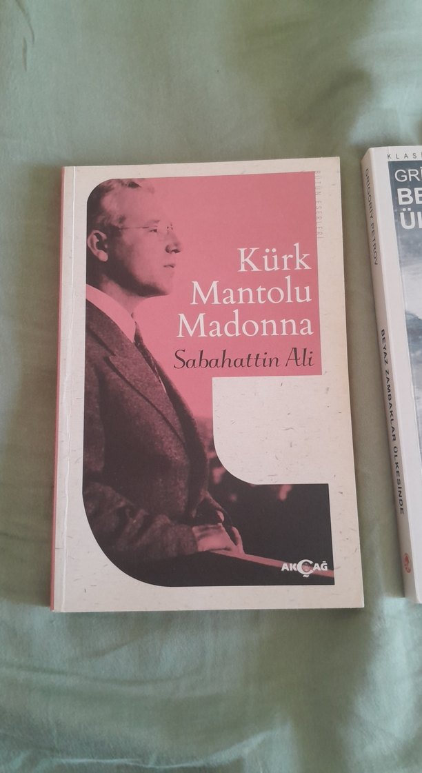 Kürk Mantolu Madonna & Beyaz Zambaklar Ülkesinde - Görsel 2