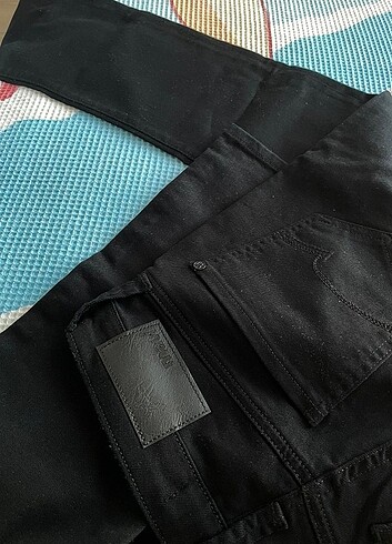 26 Beden siyah Renk Mavi jeans orjinal