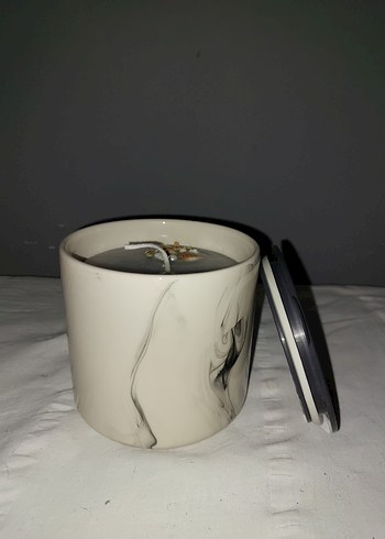 Gri Desenli Beyaz Mum ve Kapaklı Kavanoz