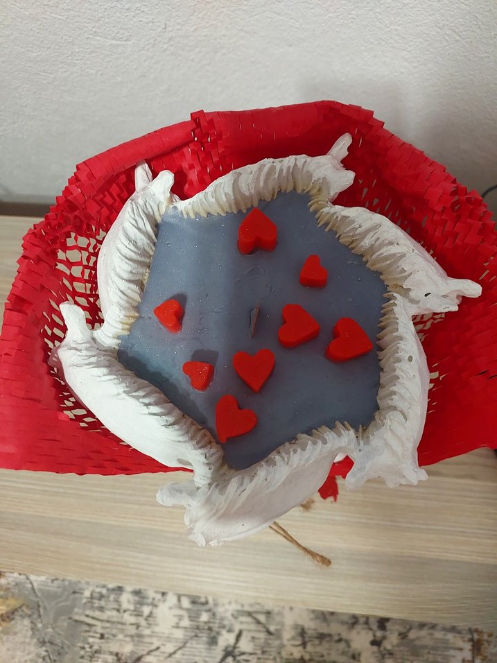 At Figürlü Kırmızı ve Gri Vazo - Görsel 2