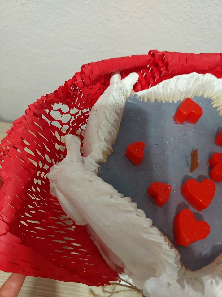 At Figürlü Kırmızı ve Gri Vazo - Görsel 4