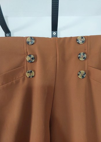 Düğmeli Bej Kadın Midi Kumaş Pantolon - Görsel 3