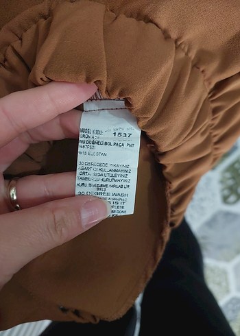 Düğmeli Bej Kadın Midi Kumaş Pantolon - Görsel 4