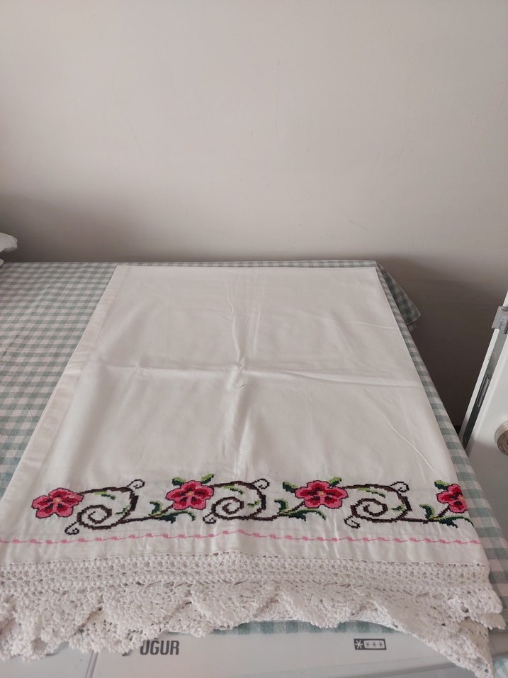 Nakışlı Beyaz yastık kılıfı - Görsel 3