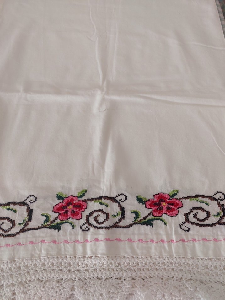 Nakışlı Beyaz yastık kılıfı - Görsel 2