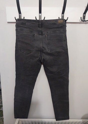 Gri Kadın Kemerli Sıkı Kesim Denim Pantolon - Görsel 3