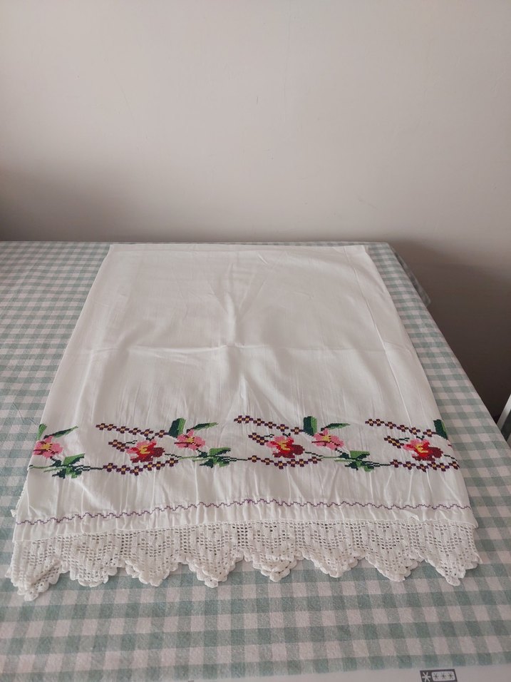 Nakışlı Beyaz yastık kılıfı - Görsel 3