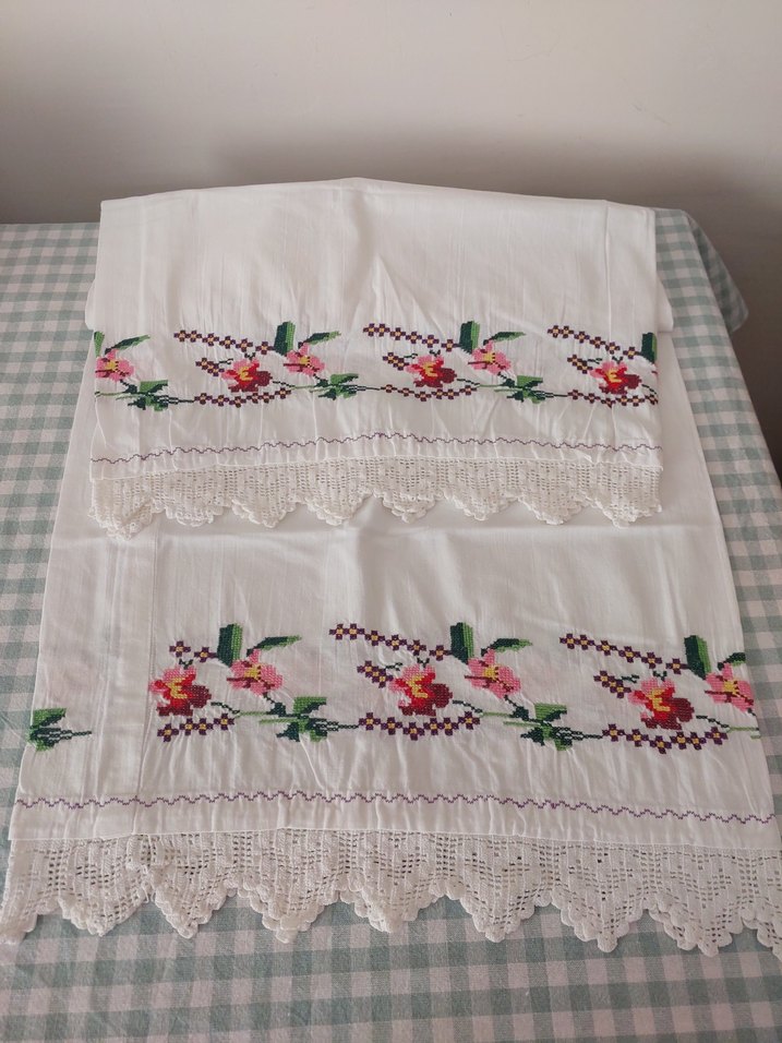 Nakışlı Beyaz yastık kılıfı - Görsel 4