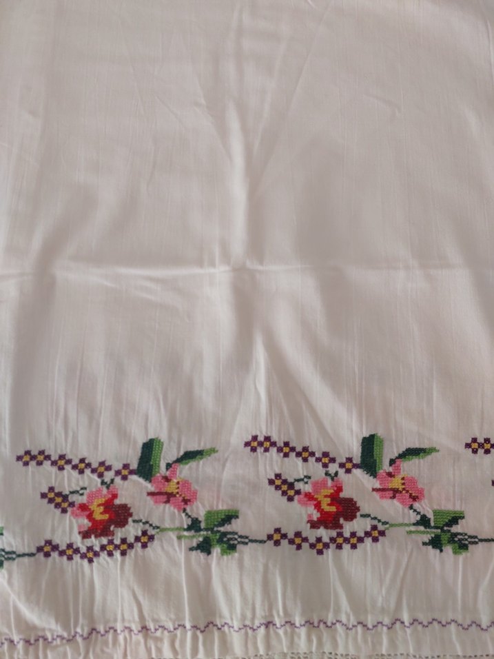 Nakışlı Beyaz yastık kılıfı - Görsel 2