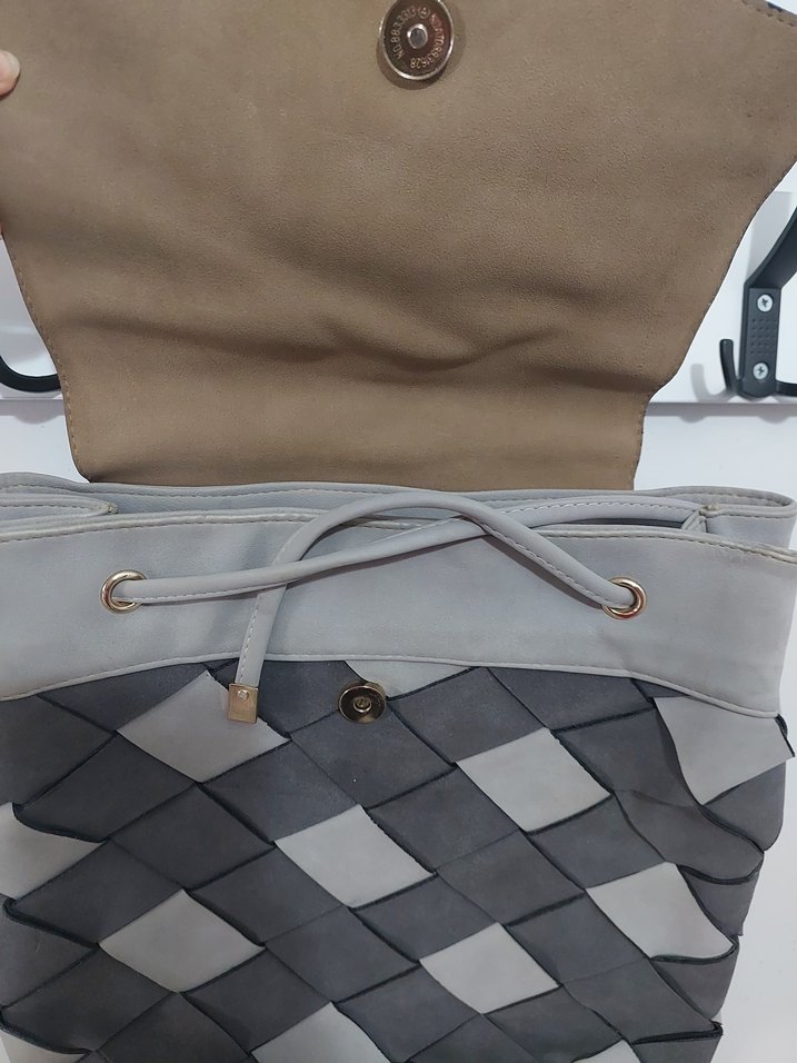 Bej ve Gri Deri Kadın Sırt Çantası - Görsel 2