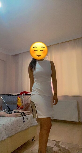 Yırtmaçlı taş detaylı kalem elbise
