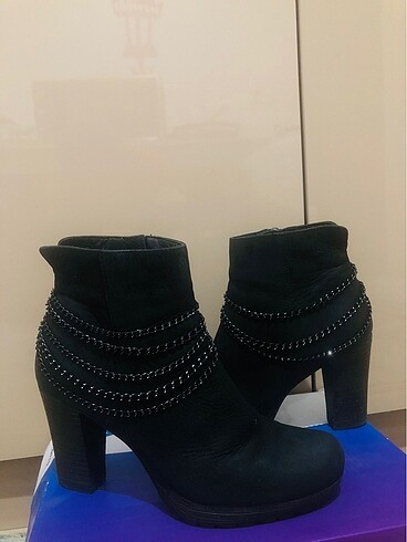 Chirstian siyah zincirli topuklu bot - Görsel 9