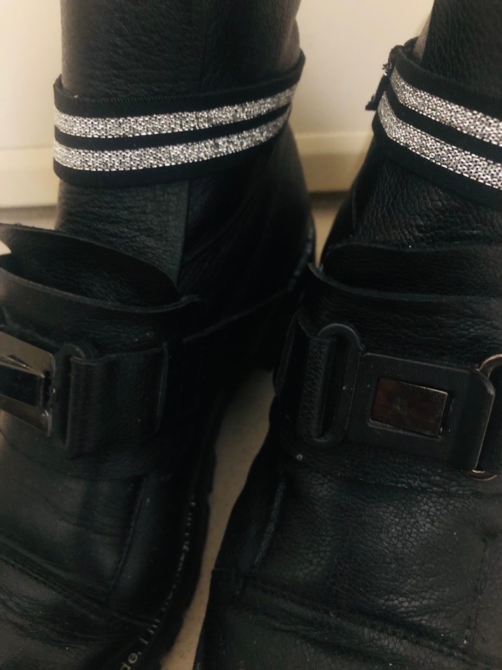 Siyah bayan bot beyaz yazılı - Görsel 5