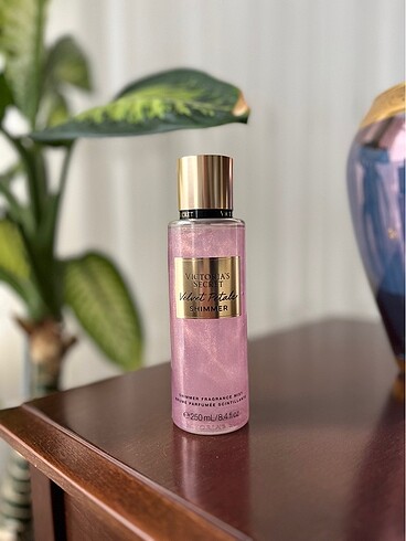 Victorias Secret Velvet Petals Shimmer