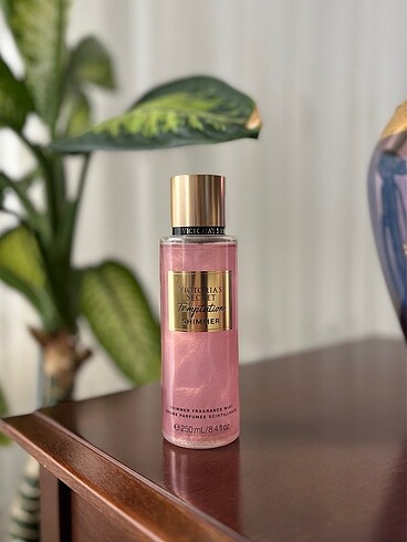 Victorias Secret Temptation Shimmer Vücut Spreyi