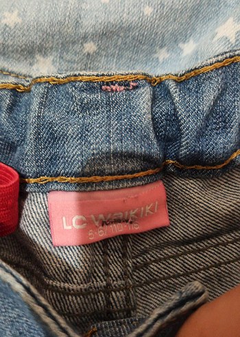 Desenli Düğmeli Kız Kot Şort - Görsel 3