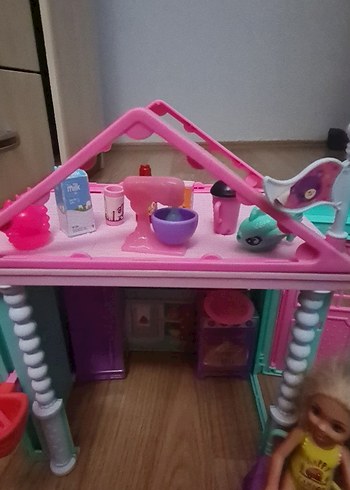 Chelsea evi
Pastel Renkli Bebek Evi ve Oyuncak Bebekler - Görsel 3