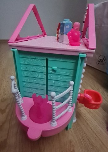 Chelsea evi
Pastel Renkli Bebek Evi ve Oyuncak Bebekler - Görsel 5