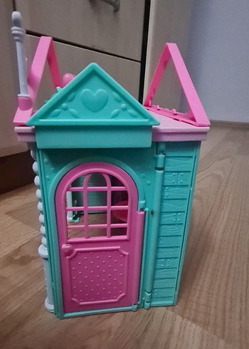 Chelsea evi
Pastel Renkli Bebek Evi ve Oyuncak Bebekler - Görsel 4