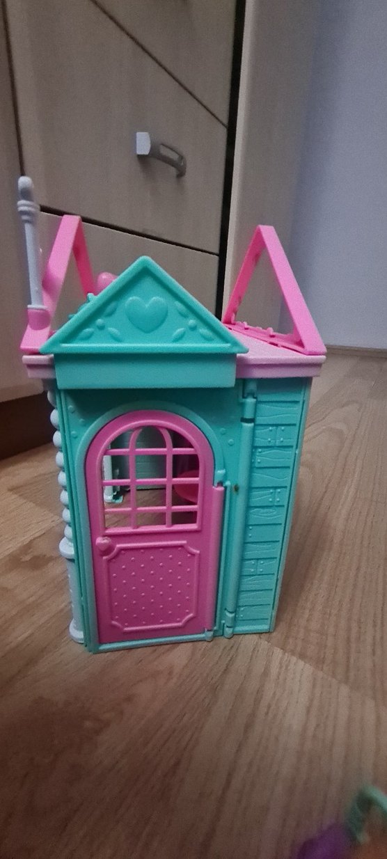 Chelsea evi
Pastel Renkli Bebek Evi ve Oyuncak Bebekler - Görsel 4
