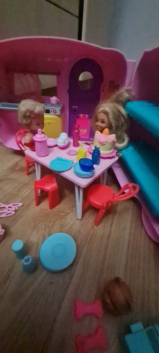 Pastel Pembe Oyuncak Araba ve Karavan Seti
Chelsea karavan - Görsel 2