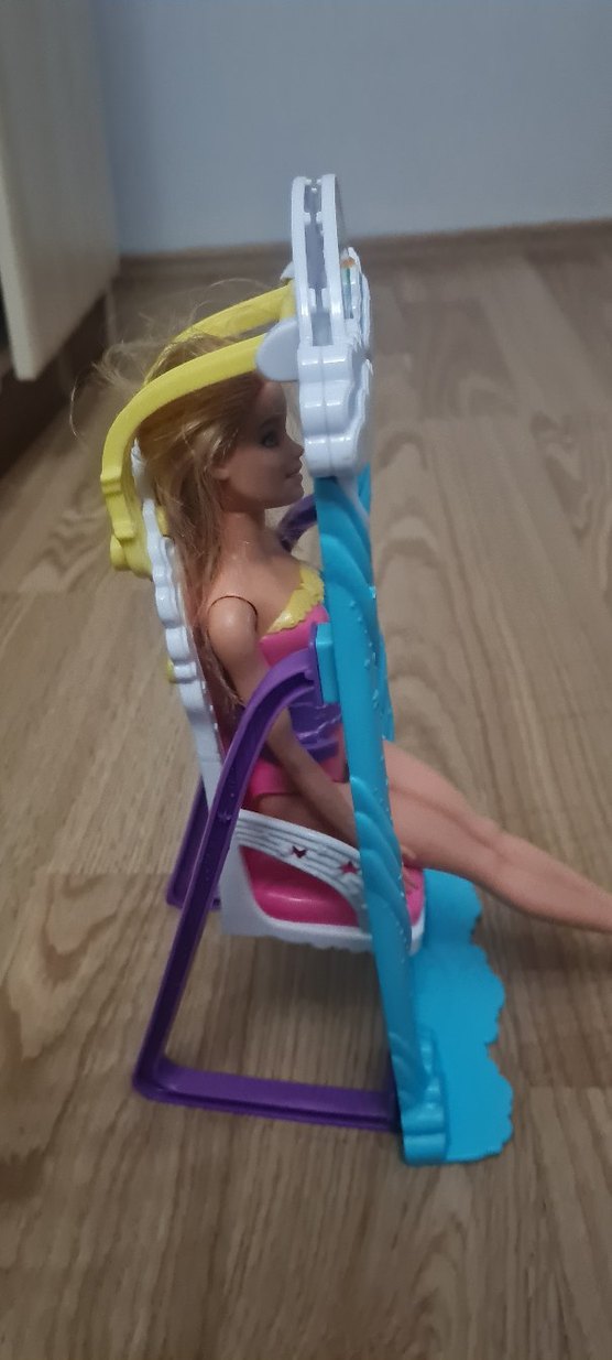 Barbie Pastel Renkli Oyuncak Bebek ve Salıncak - Görsel 3