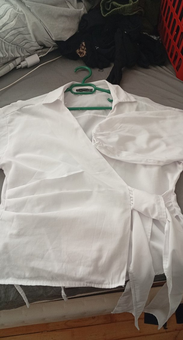 Beyaz V Yakalı baglamalı Kadın Gömlek - Görsel 3