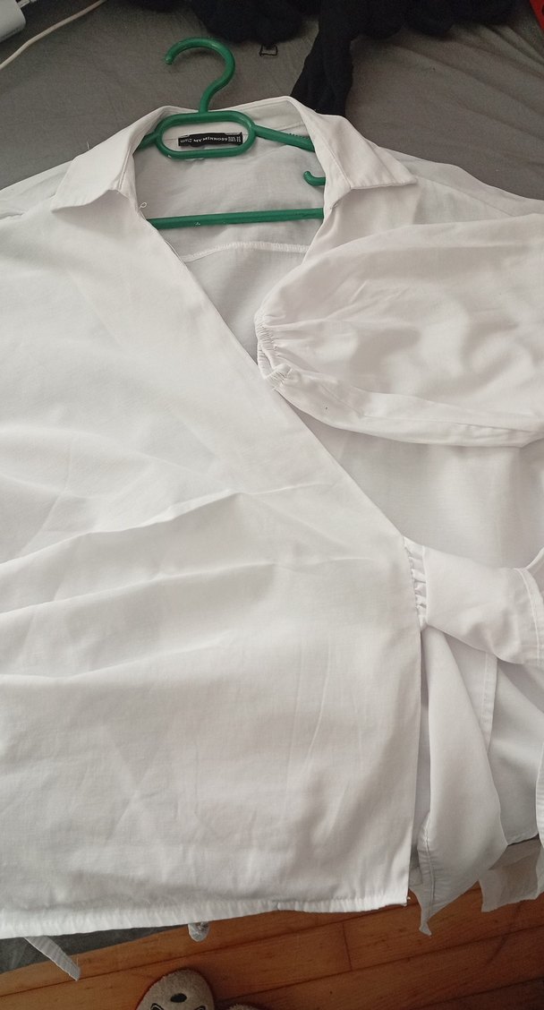 Beyaz V Yakalı baglamalı Kadın Gömlek - Görsel 2