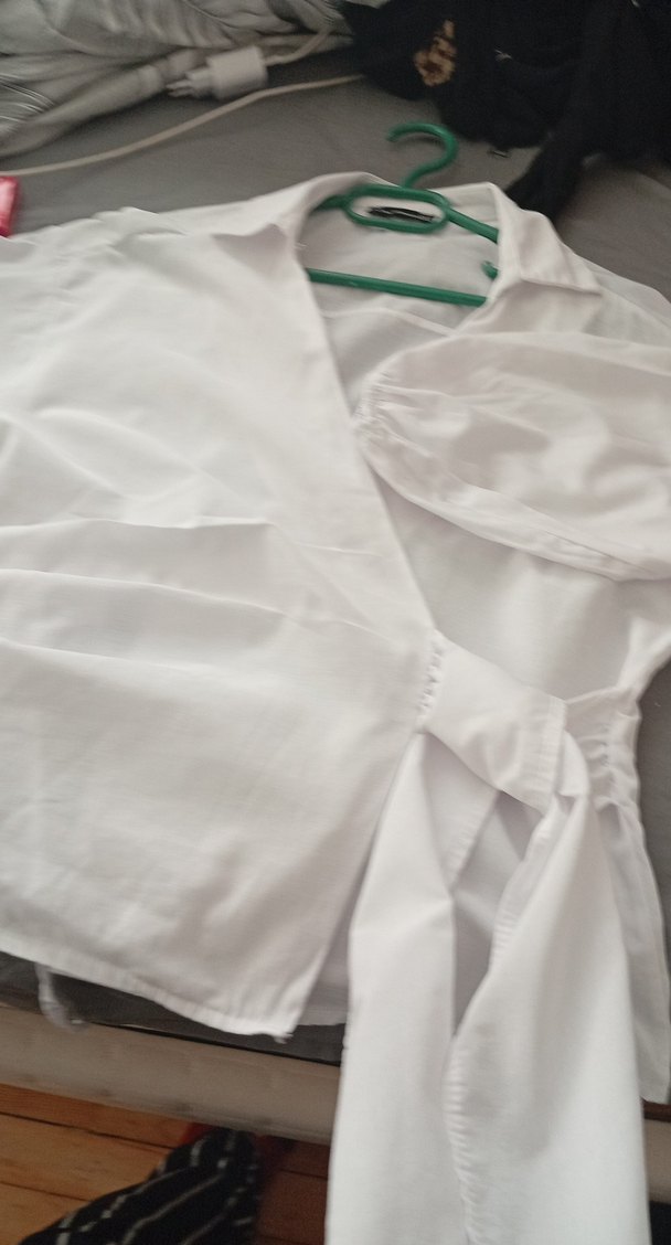 Beyaz V Yakalı baglamalı Kadın Gömlek - Görsel 4