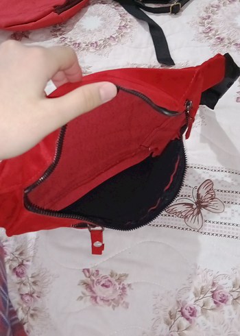 Diğer 3 TANE CANTA 170 TL sadece siyah çantada kusur var belirttim