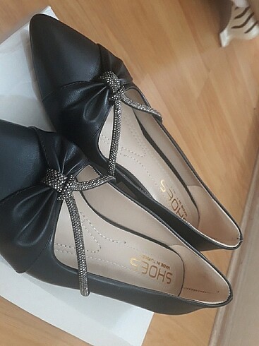 Siyah kadın Düğümlü taşlı klasik topuklu ayakkabı