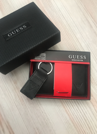 Kutulu GUESS cüzdan+anahtarlık set