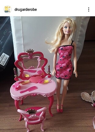 Barbie ve makyaj masası 