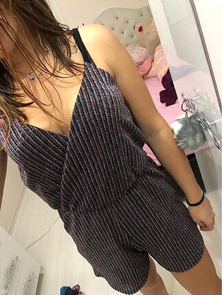 Kısa tulum gece elbisesi simli pullu