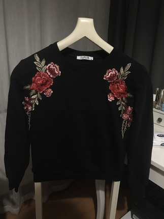 Çiçekli sweatshirt
