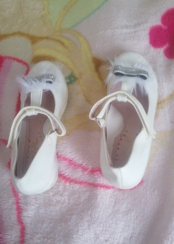 Beyaz Kürklü Kız Babet Ayakkabı - Görsel 3