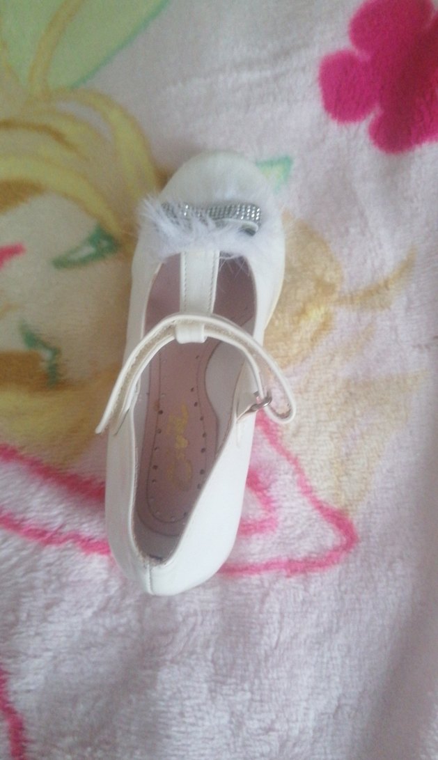 Beyaz Kürklü Kız Babet Ayakkabı - Görsel 2