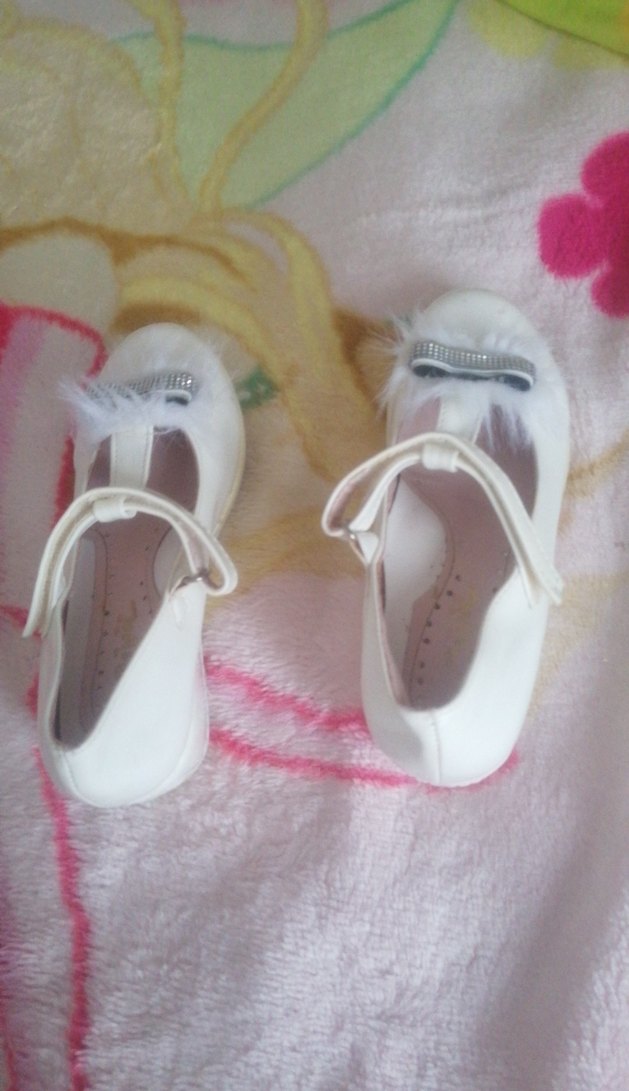 Beyaz Kürklü Kız Babet Ayakkabı - Görsel 3